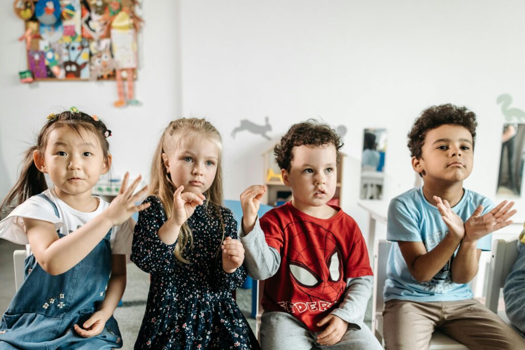 children learning sign language